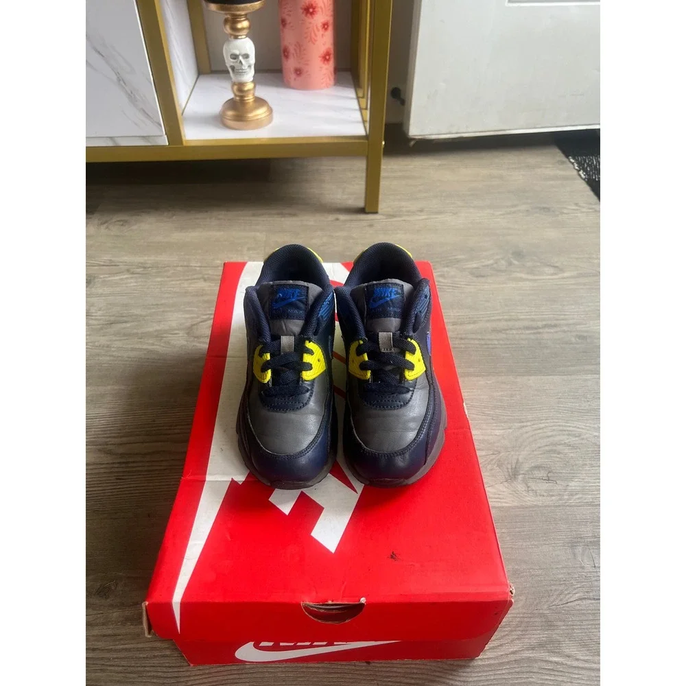Nike size 5y